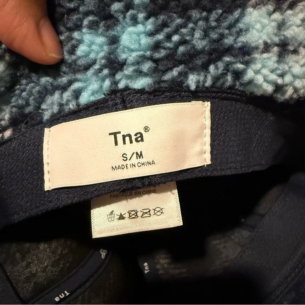 Aritzia TNA Blythe Bucket Hat size S/M